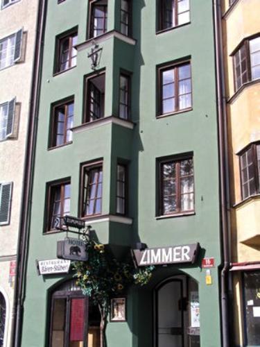Schwarzer Bär