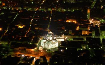 Panoramic view of Como at night