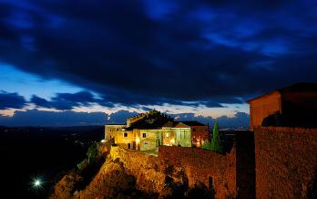 Palmela castle by night